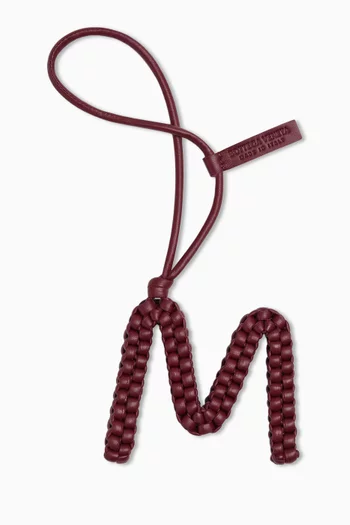 حلية بتصميم حرف O جلد نابا مجدول