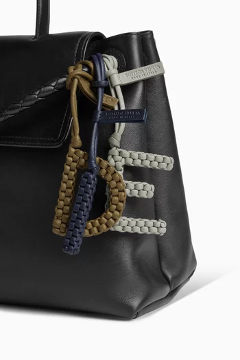 حلية بتصميم حرف W جلد نابا مجدول