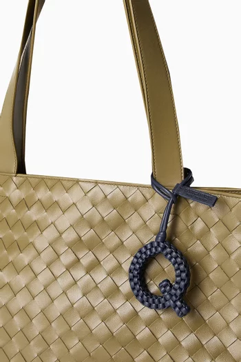 حلية بتصميم حرف W جلد نابا مجدول