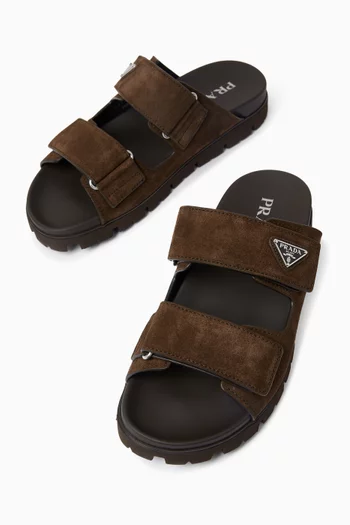 حذاء مفتوح بسيور مزين شعار الماركة شمواه