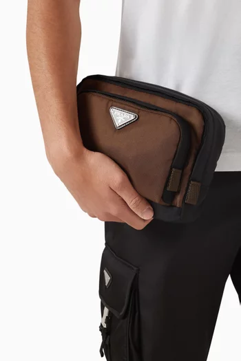 حقيبة صغيرة بشعار الماركة نايلون معاد تدويره