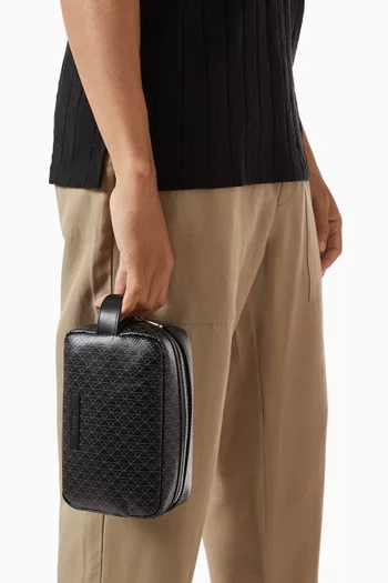 حقيبة مستحضرات العناية الشخصية دوب كيت بسحّاب ونقشة أحرف الماركة