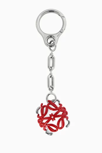 حلية سكارابيو بشعار الماركة نحاس مطلي بلون فضي