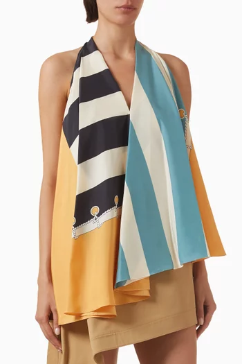 بلوزة بظهر مكشوف ونقشة