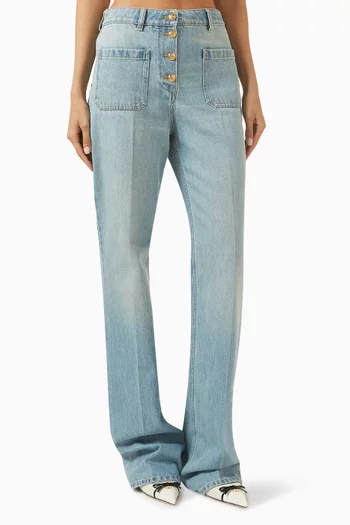 بنطال جينز بأزرار محفورة بشعار حرف V‏ دينم