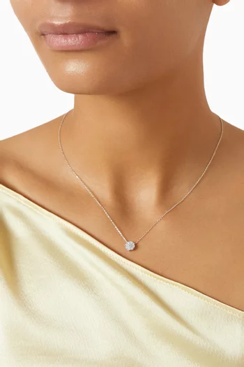 قلادة بدلاية على شكل زهرة مرصعة بالماس ذهب أبيض عيار 18