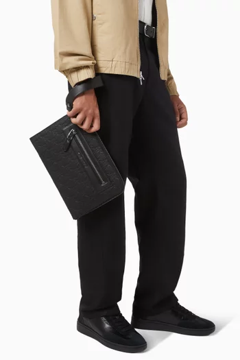 حقيبة بيزنس محفورة بشعار الماركة جلد