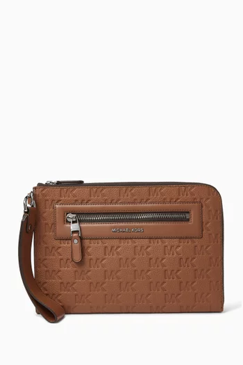 حقيبة بيزنس محفورة بشعار الماركة جلد