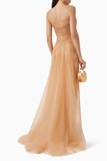 فستان سهرة بلا حمالات مزين بتطريزات بالخرز