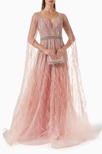 فستان بكاب قصير مزين بالريش