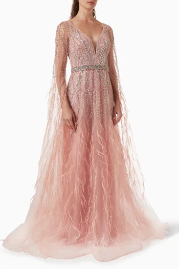 فستان بكاب قصير مزين بالريش