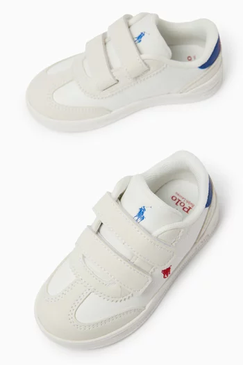 سنيكرز هوليس