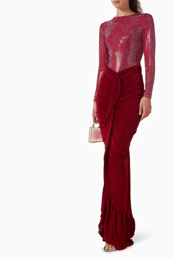 فستان بكشكش وتطريزات بأحجار الراين