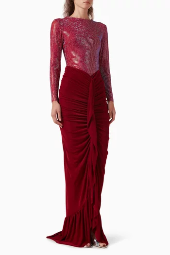 فستان بكشكش وتطريزات بأحجار الراين