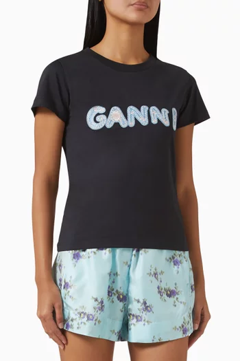 تي شيرت بقصة ضيقة وطبعة شعار الماركة قطن جيرسيه