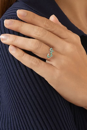 خاتم مزين بكلمة حب ومرصع بزمرد ذهب أبيض عيار 18