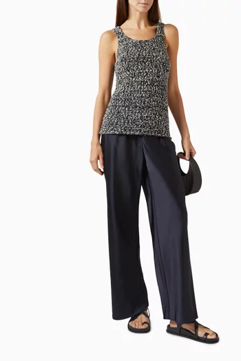 بلوزة نسيج بارز الملمس بقصة بلا أكمام