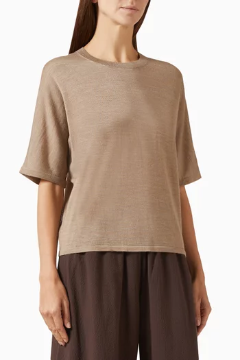 تي شيرت بأكمام قصيرة