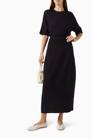 تي شيرت بأكمام قصيرة