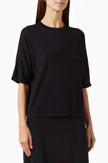 تي شيرت بأكمام قصيرة