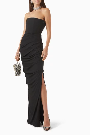 فستان بقصة ضيقة بلا حمالات وطيّات قماش شبكي مطاطي