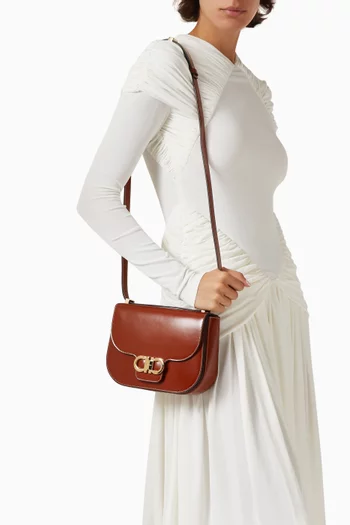 حقيبة كروس بحلية جانشيني مزدوجة جلد عجل