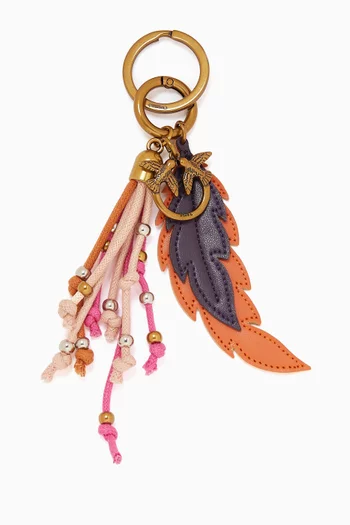 سلسلة مفاتيح بشرّابات وحلي ريش