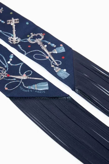 وشاح تويلي بنقشة لي كلي أبواس وشرّابات جلد غير مستعمل