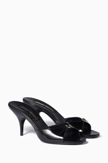 حذاء مفتوح من الخلف بإبزيم وكعب 75 مم جلد لامع