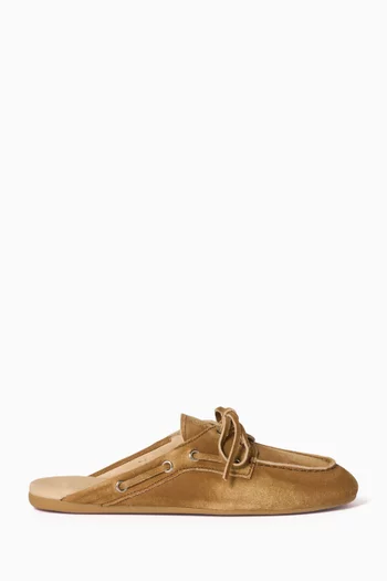 حذاء مفتوح من الخلف شمواه بلون باهت