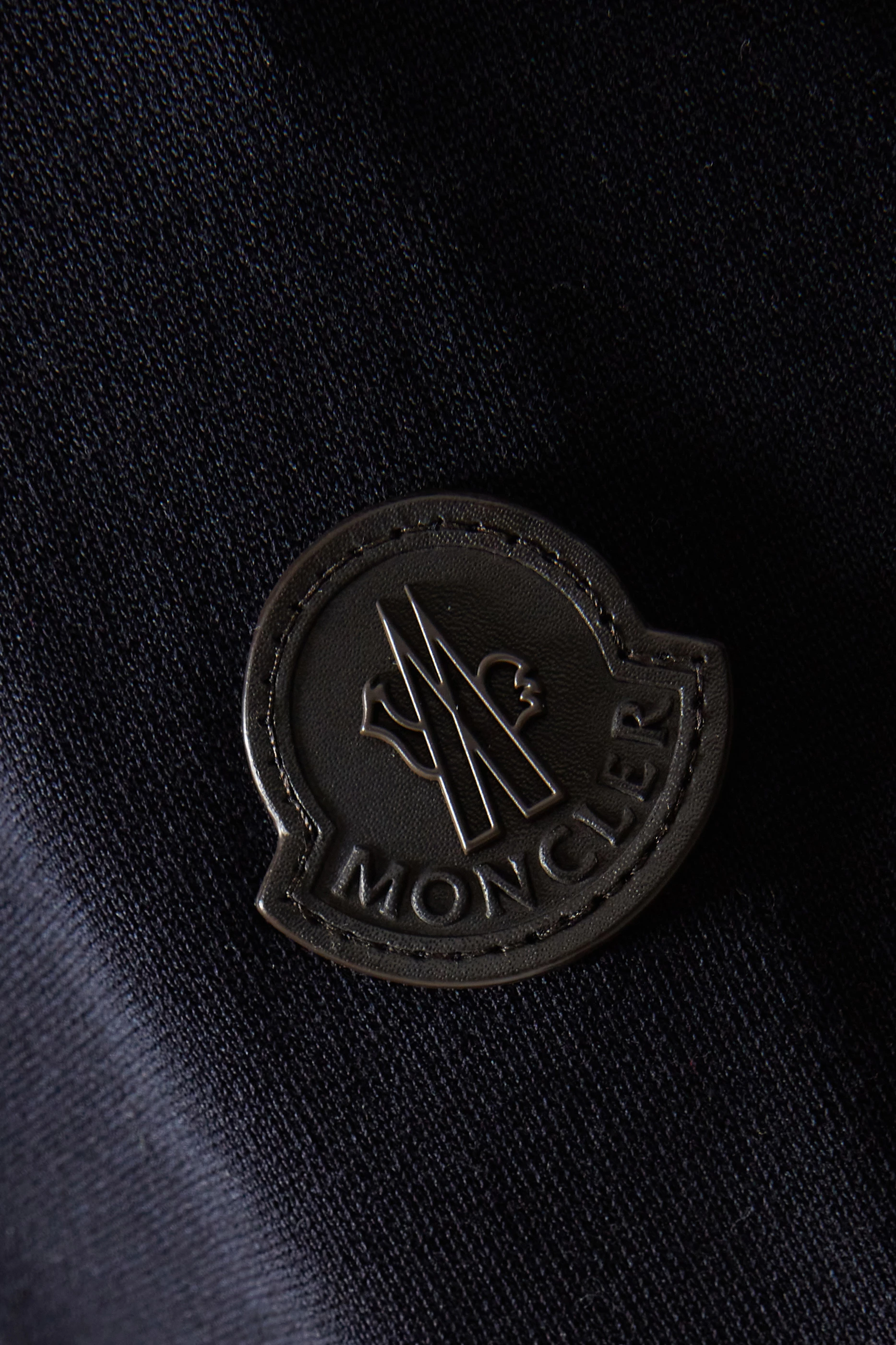 Moncler metal badge top