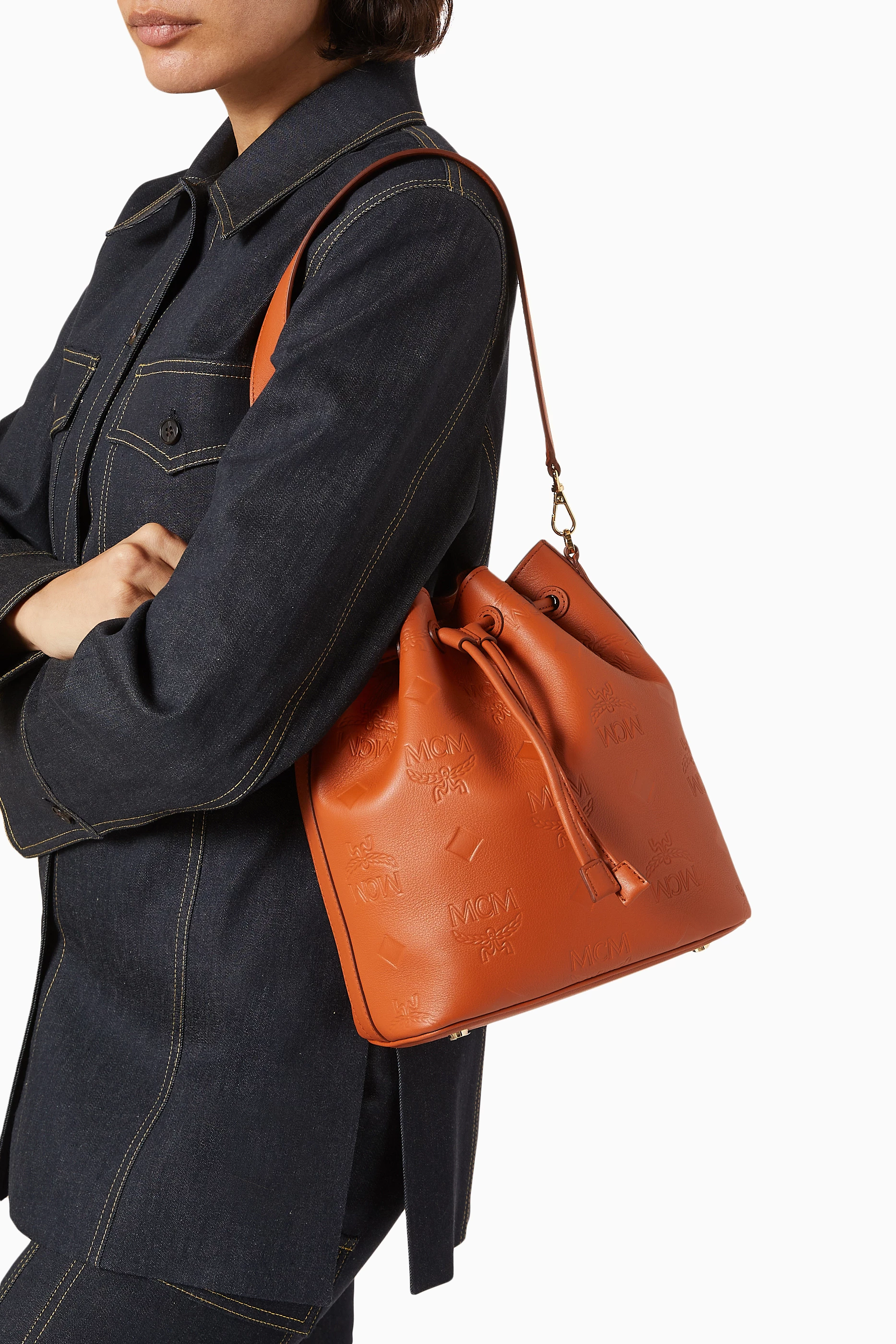 Essential drawstring bag 2025 in monogram leather