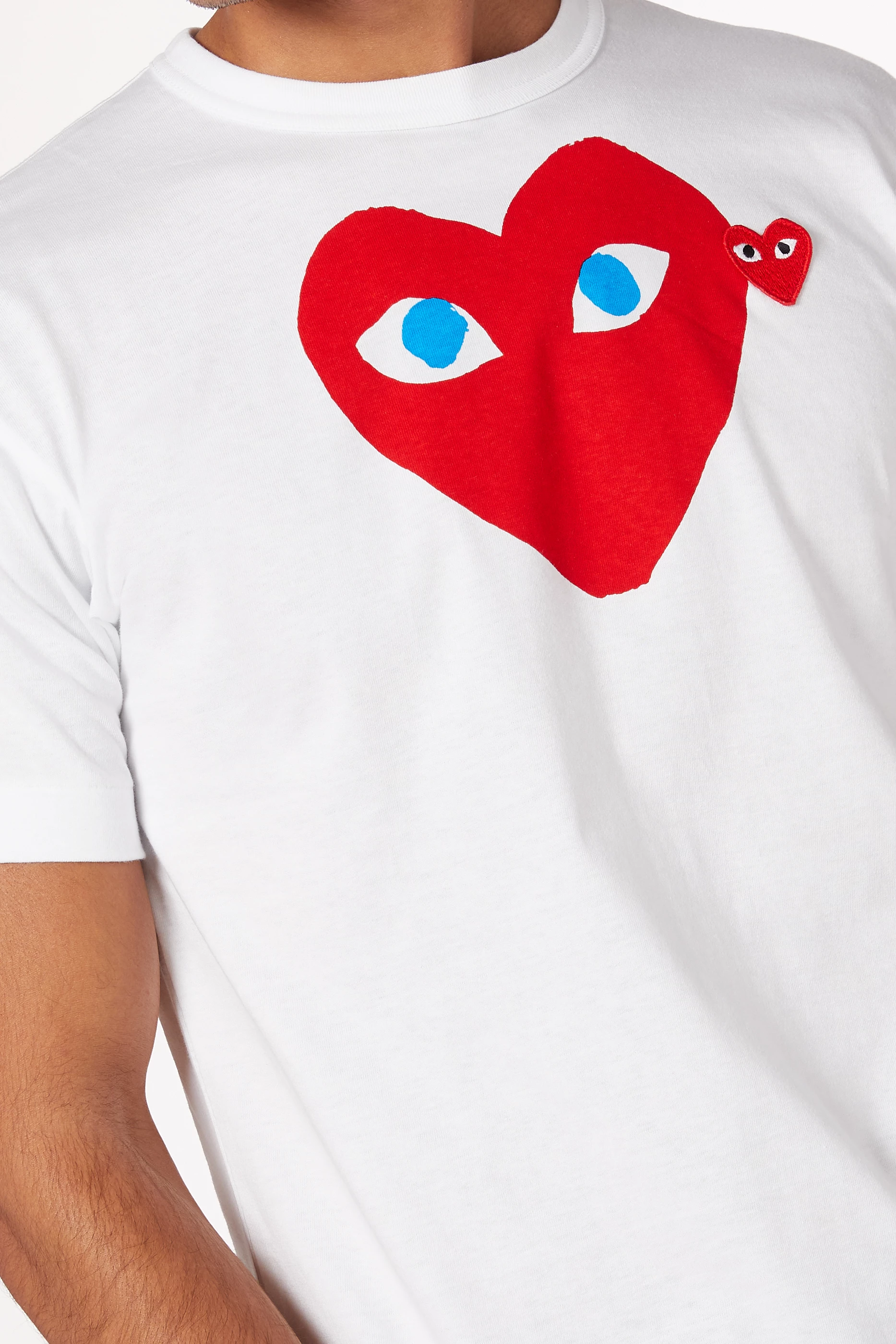 Shirt with red heart and eyes store