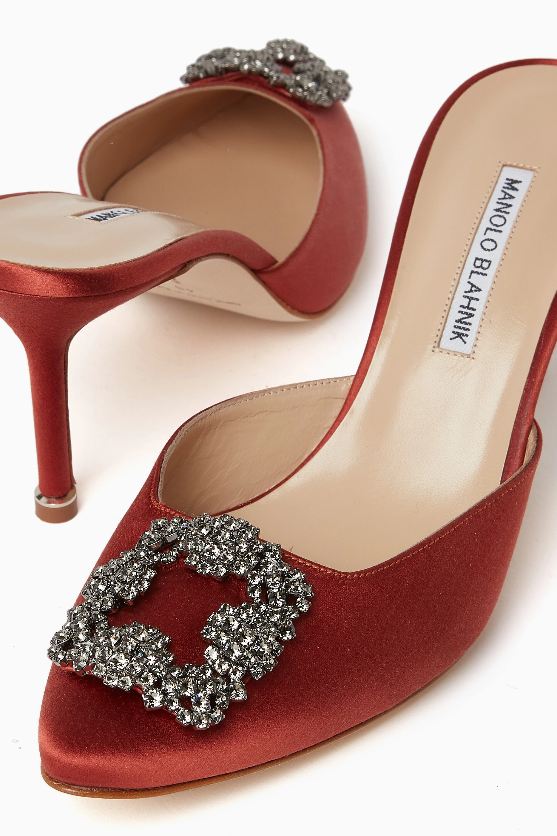 Manolo blahnik hangisi mules hot sale
