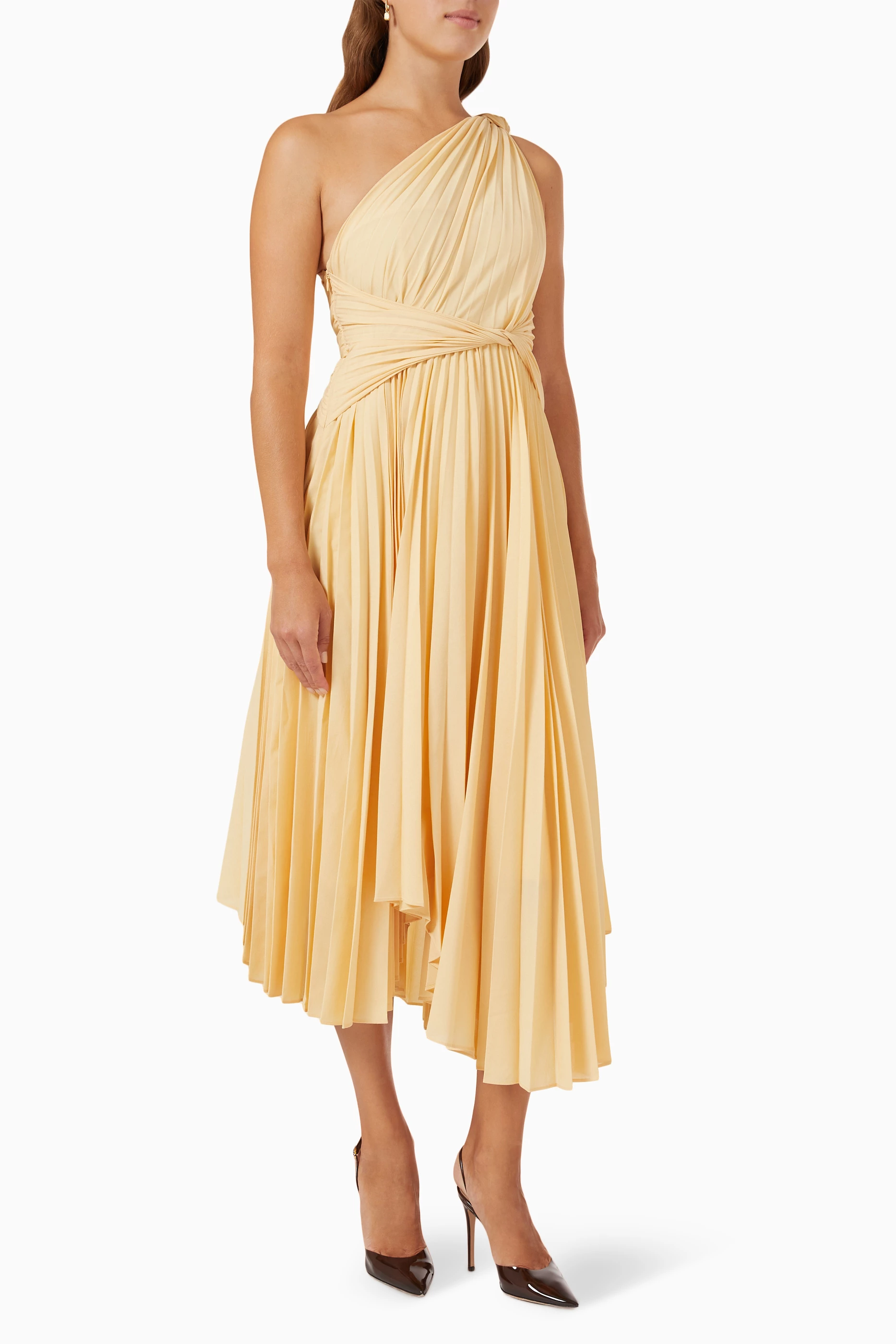acler hopton midi dress Exude elegance in the Acler Hopton Midi Dress. A feminine strapless design,  adorned with a vibrant floral. Perfect for long lunches and spring  festivities and perfectly paired with a simple white heel. #