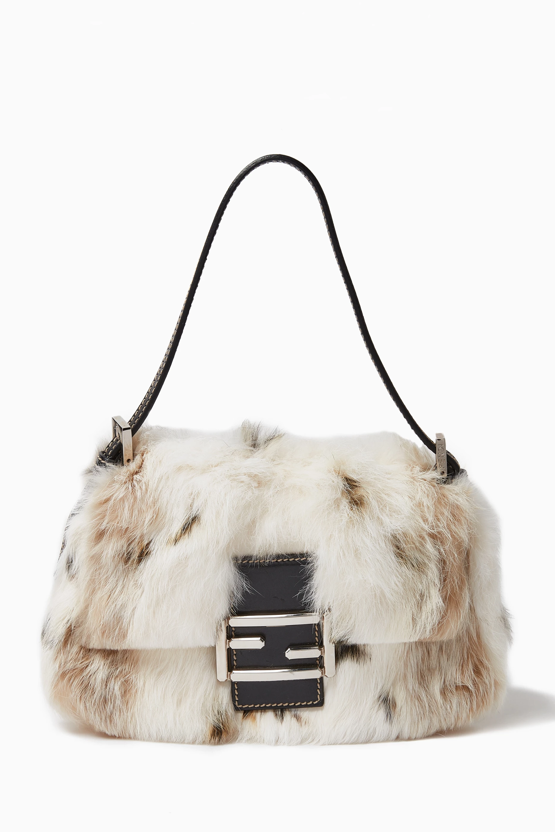 バッグ Fendi Rabbit Fur Baguette Shoulder Bag Buy Fendi Pre-Loved White Baguette Bag in Rabbit Fur For Women