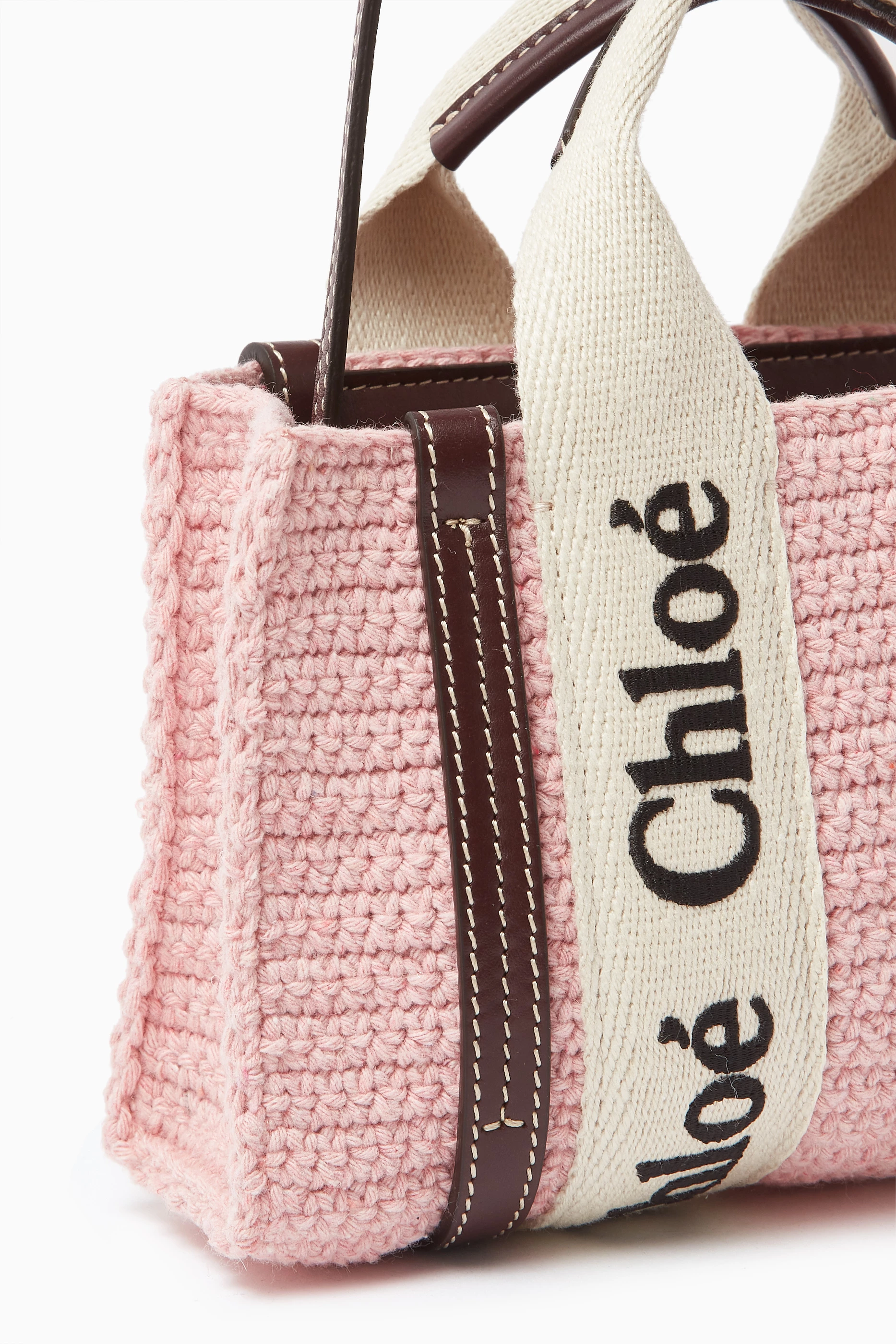 トートバッグ CHLOE\tSMALL WOODY TOTE BAG\tCHC22AS397I26\t6J5\t\tCEMENT PINK Chloé リネン製Woodyスモールトートバッグ ローズ | Chloé JP