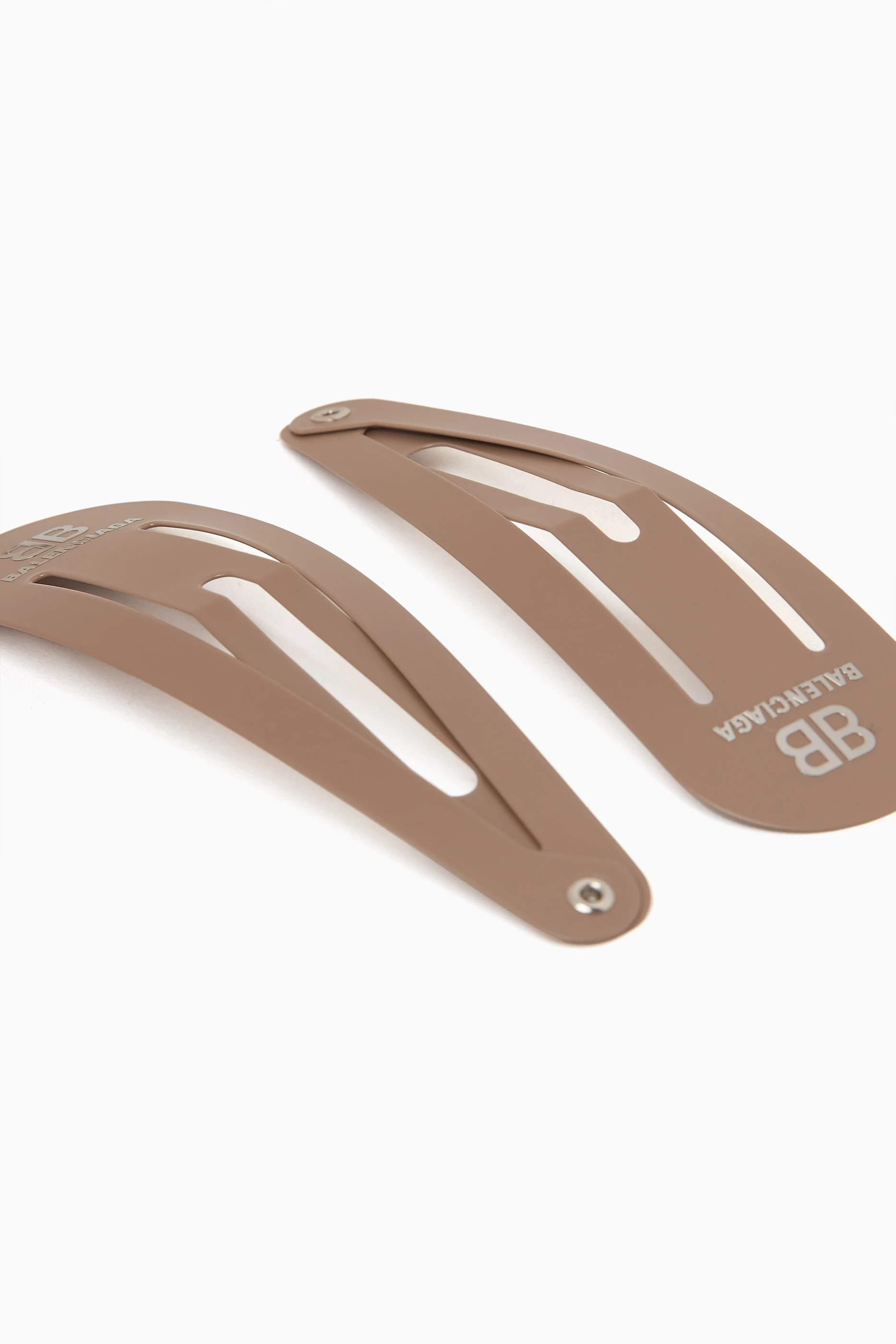 【Balenciaga】 XXL embellishedセットオブ 2 hair clips Buy Balenciaga Grey XXL Hair Clips in Matte Steel, Set of 2