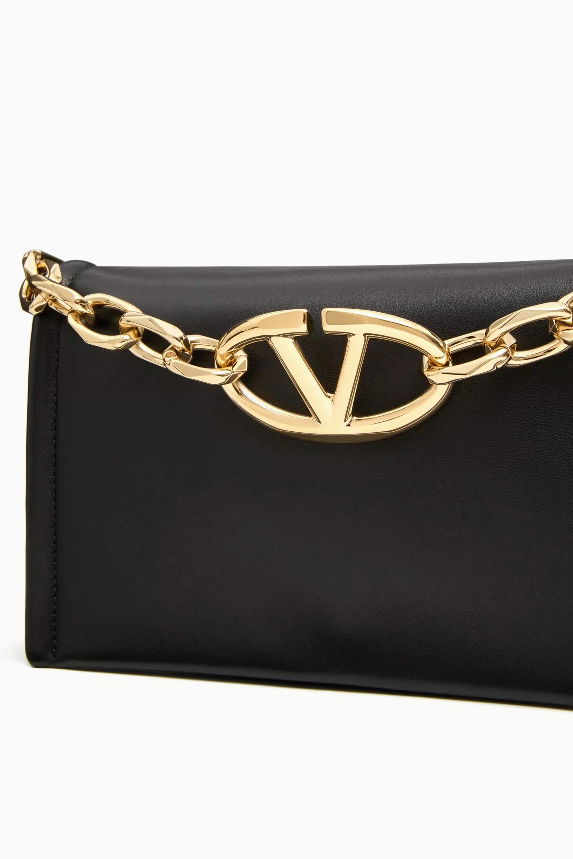 クラッチバッグ Valentino Garavani 'VLogo Chain' clutch bag Valentino Garavani VLogo Chain Clutch Bag in Nappa Leather Blue