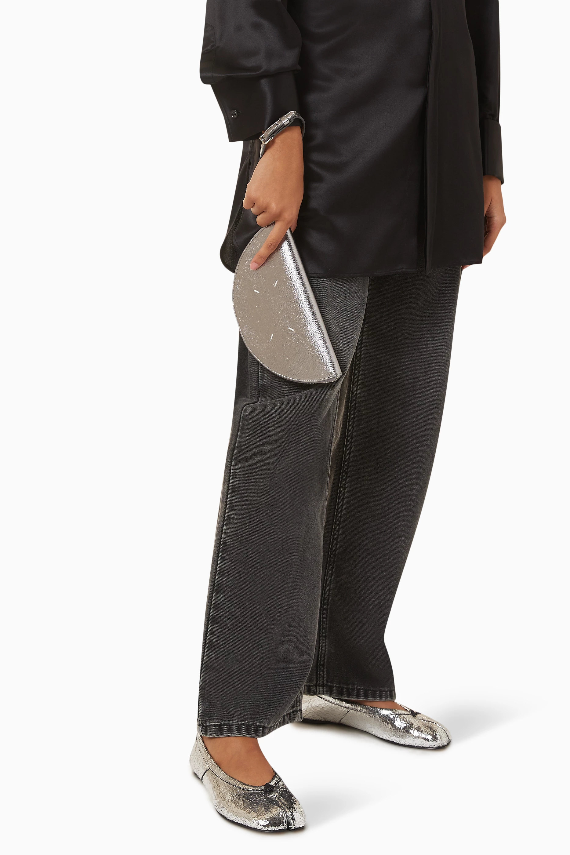 【美】Madison Margiela MICRO HALFMOON porch Buy Maison Margiela Grey Mini Half Moon Pouch in Metallic Saffiano