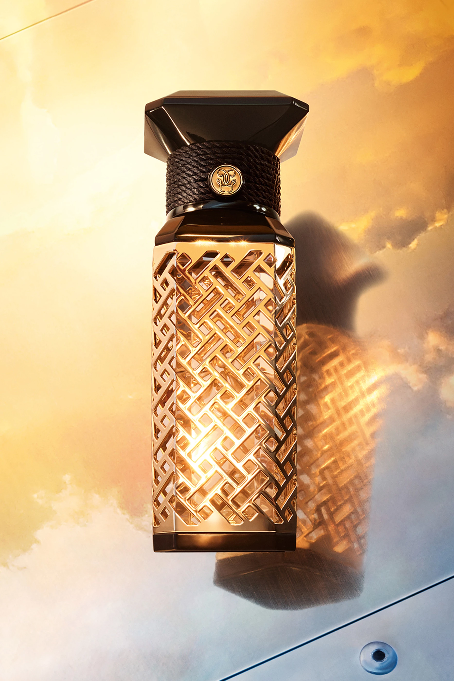 GUERLAIN LE FLACON SAC リフィラブルトラベルスプレー Buy Guerlain The Flacon Sac The Refillable Travel Spray For UNISEX