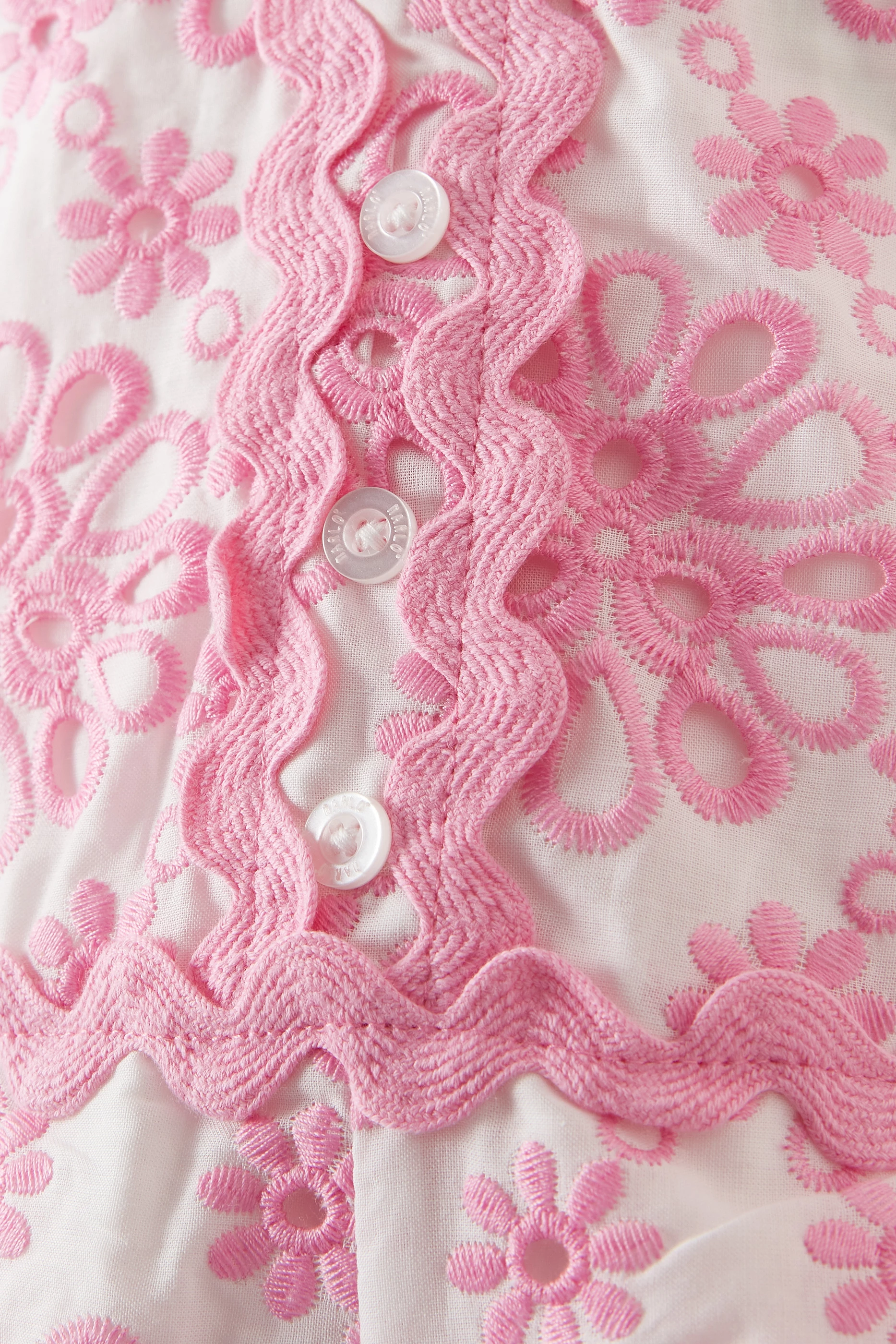 極美品 タグ付 NORA FLOWER EMBROIDERY ROMPERS NORA FLOWER EMBROIDERY ROMPERS Flower Rain romper | off white