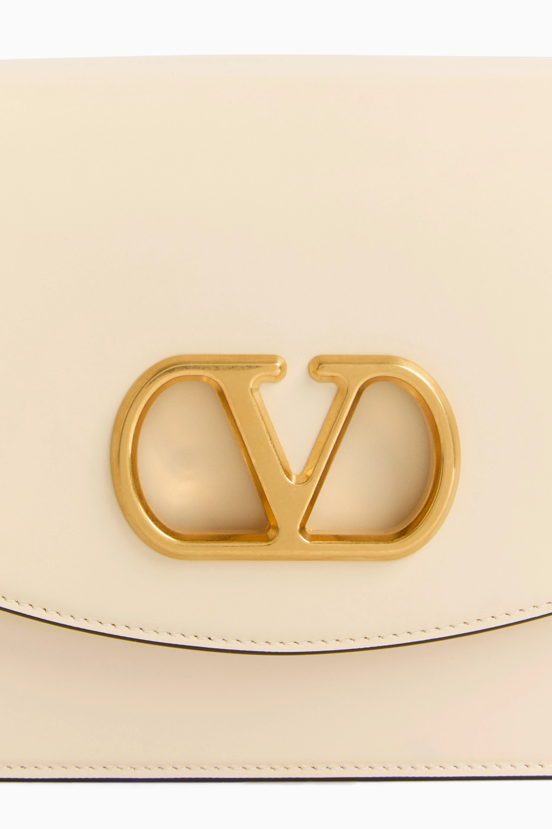 【関税&送料込】Valentino Garavani White Vain Shoulder Bag Buy Valentino Garavani White Vain Shoulder Bag in Shiny