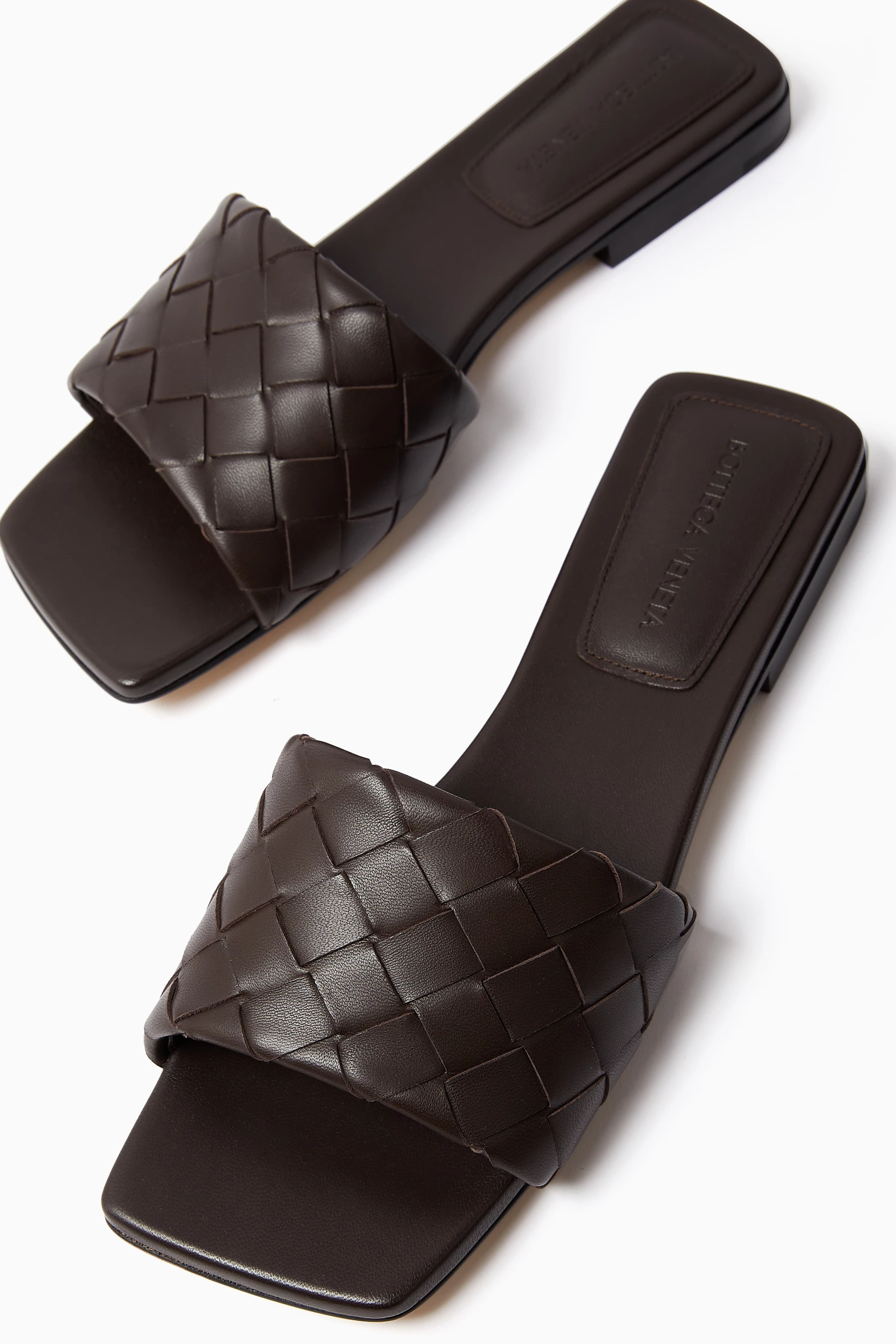【関税&送料込】Bottega Veneta Brown Leather Parco Mules Bottega Veneta Parco flat mules for Women - Burgundy in UAE