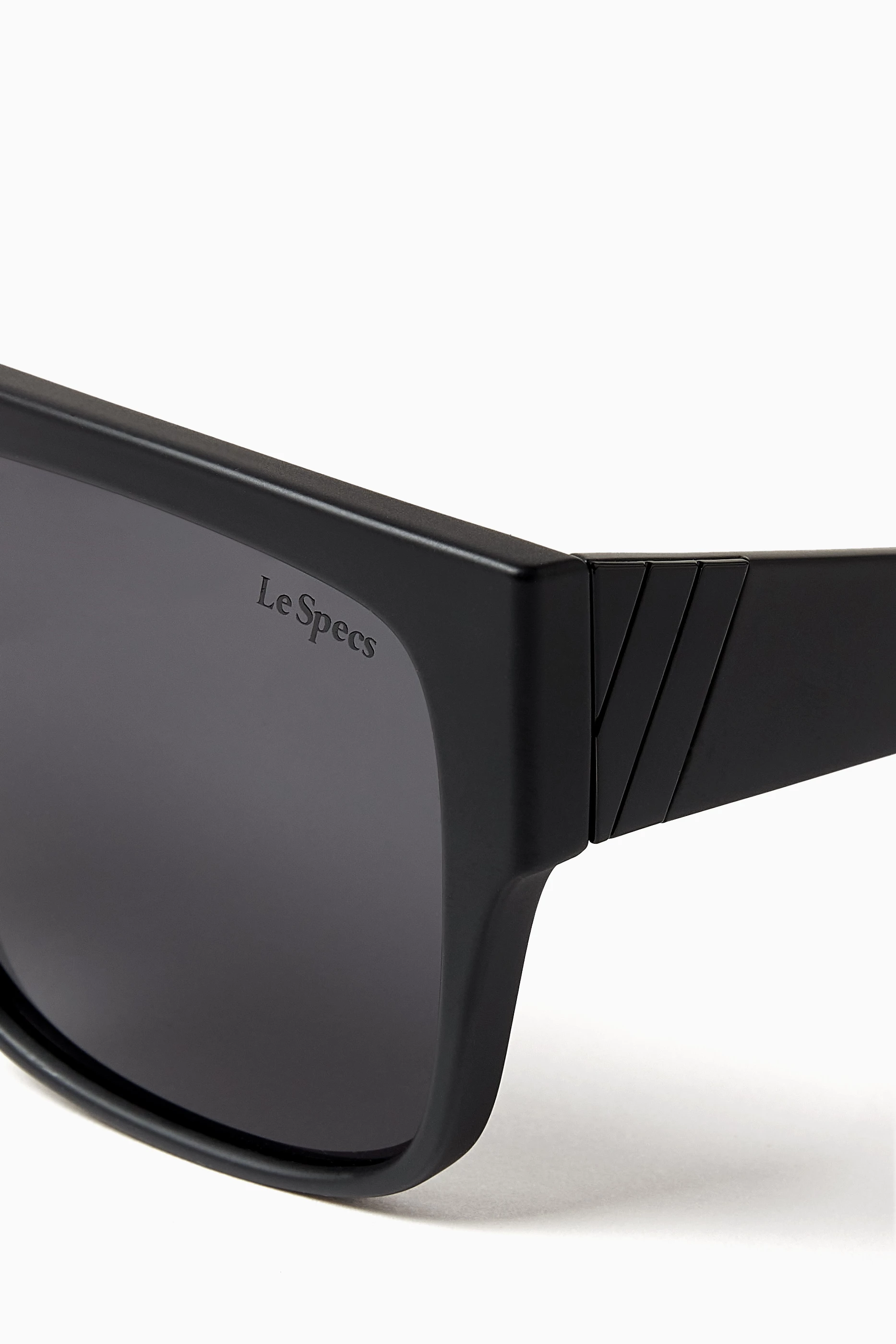 Buy Le Specs Black Bravado Sunglasses For Men Online Ounass Saudi