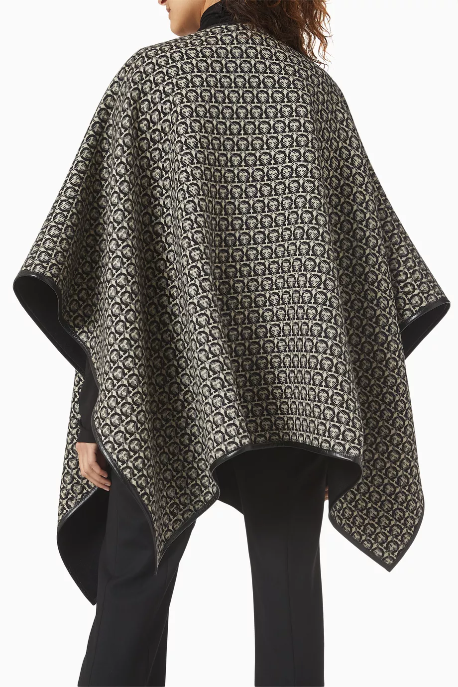 Ferragamo★ガンチニウールケープ 32 0385 CAPE ISSACA 0755829 페라가모] 여성 간치니 울 케이프32 0385 CAPE ISSACA 0755829