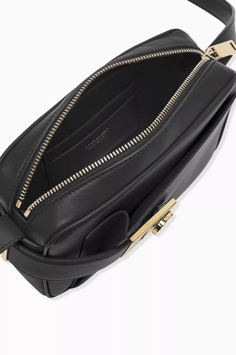 バッグ archive ferragamo grunge shoulder bag Buy Ferragamo Black Archive CC Nero Shoulder Bag in Leather For