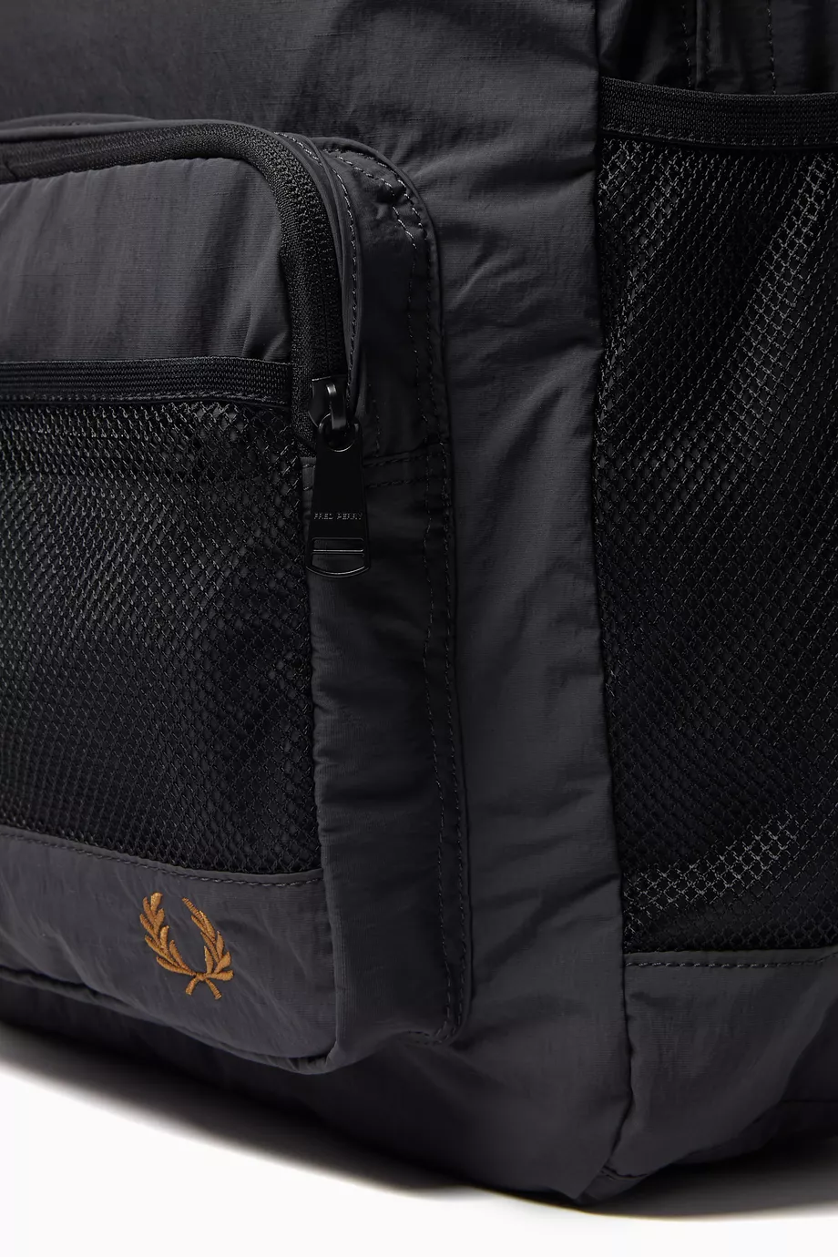 ◆FRED PERRY◆ Crinkle Nylon Mesh Backpack Anchor Grey CFPU2 Fred Perry Crinkle Nylon Mesh Back Pack сумки и рюкзаки