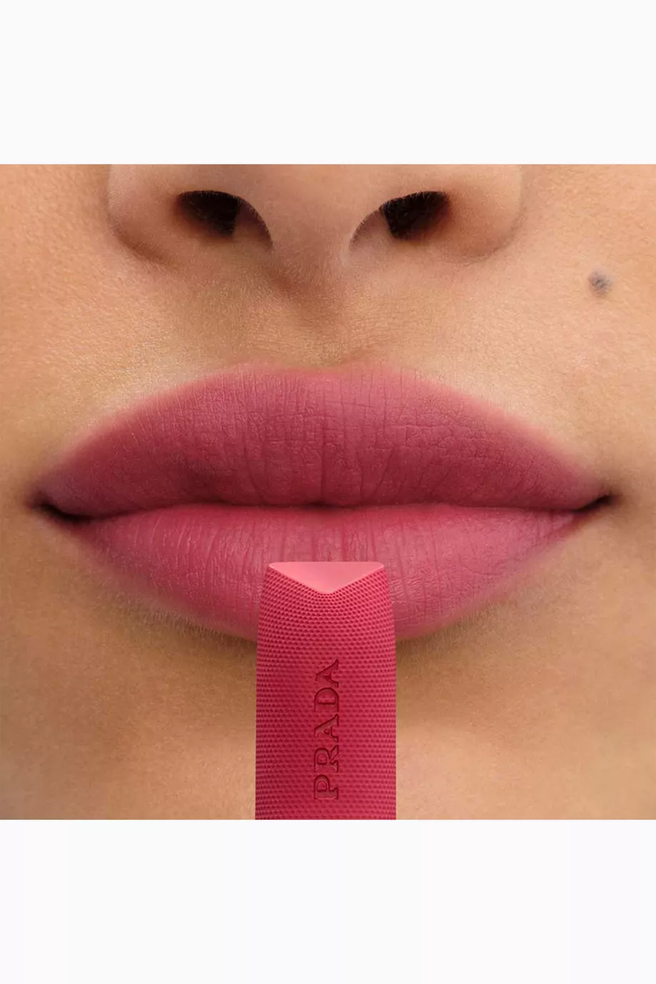 口紅 PRADA MONOCHROME LIPSTICK P157 Pourpre P157 - Pourpre Prada Monochrome Soft Matte Lipstick - P157