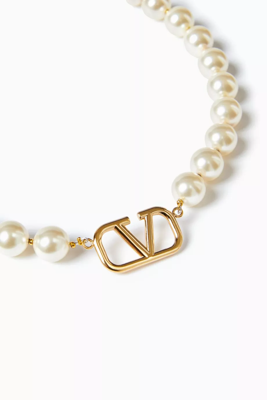 【関税&送料込】Valentino Garavani Ivory Pearls Necklace Buy Valentino Garavani Metallic Valentino Garavani VLOGO